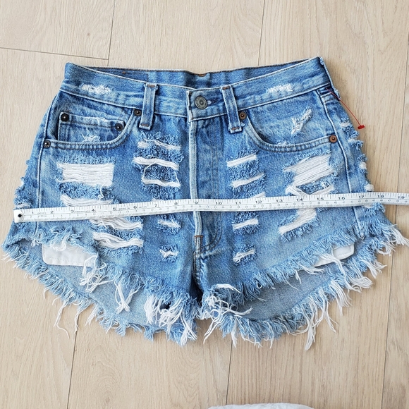 Levi's 501 Super Distressed Jean Shorts - Picture 7 of 7